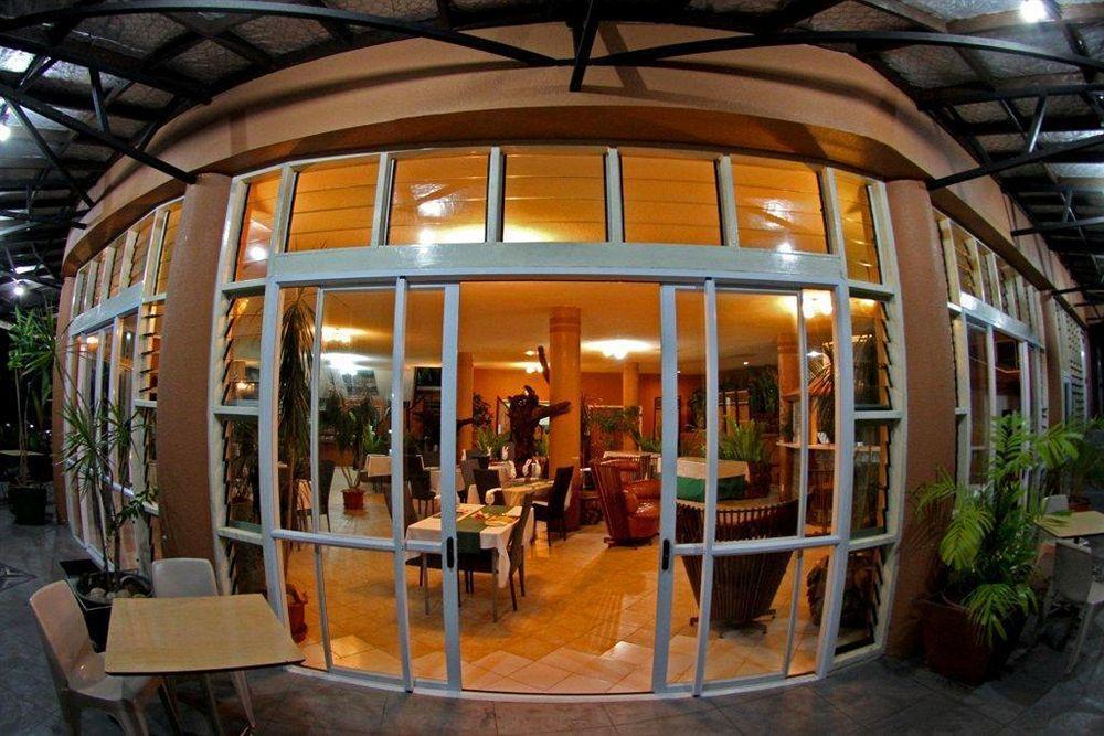 Jet Over Hotel Salelologa Exterior photo